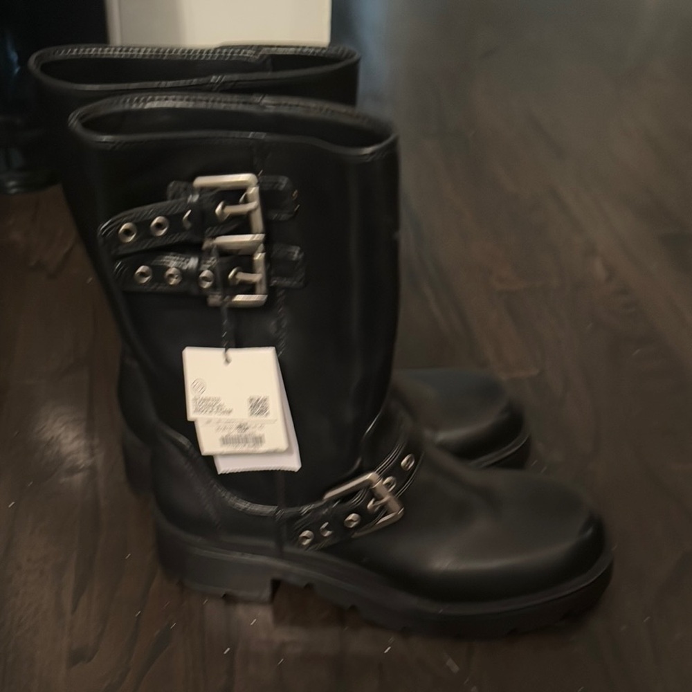 Black Leather Buckle Boots